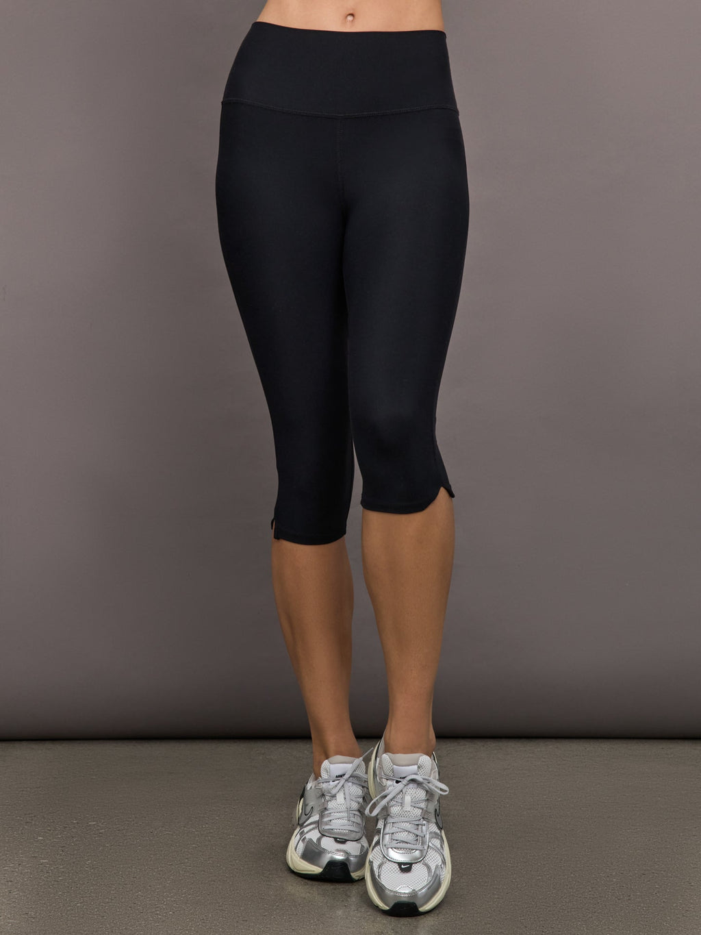 High Rise Capri Legging in Melt - Black