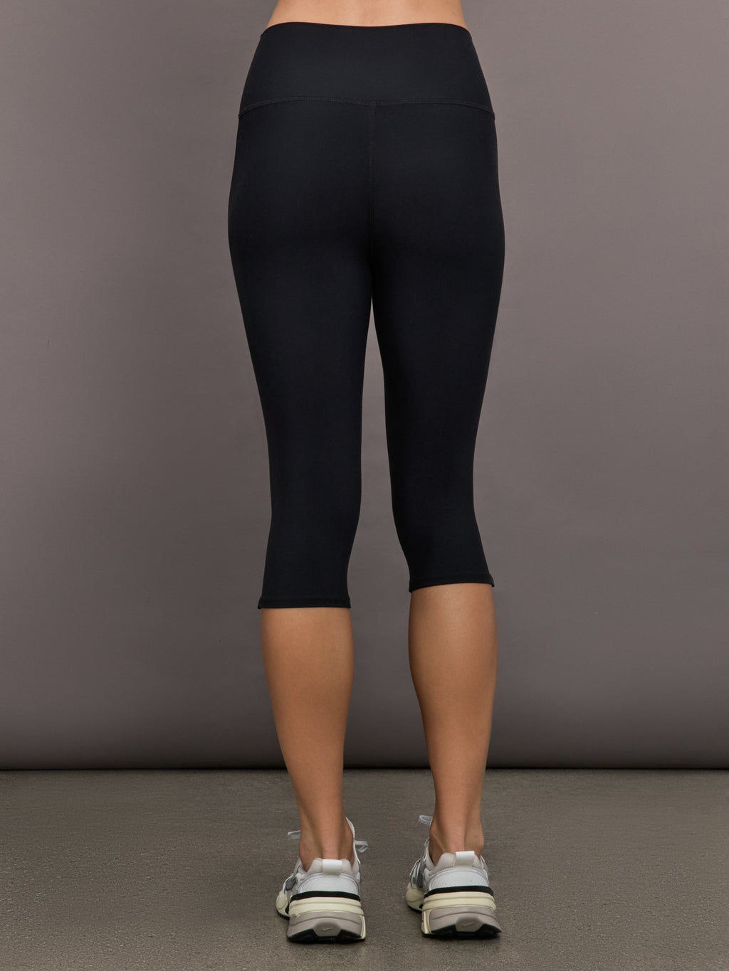 High Rise Capri Legging in Melt - Black