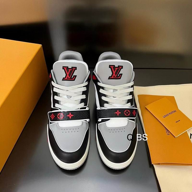 Louis Vuitton trainer LV black