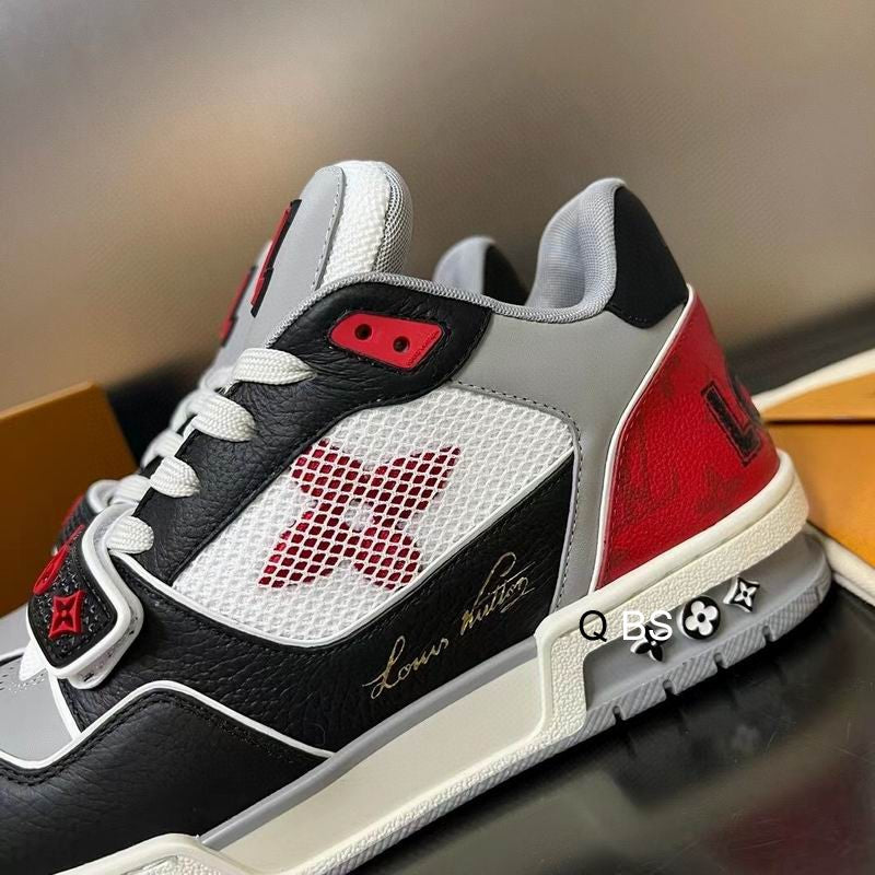 Louis Vuitton trainer LV black