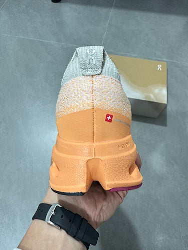 On Cloudsurfer Max Pearl / Tangerine