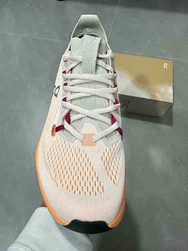On Cloudsurfer Max Pearl / Tangerine