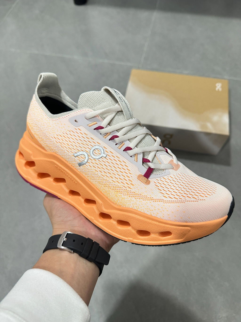 On Cloudsurfer Max Pearl / Tangerine