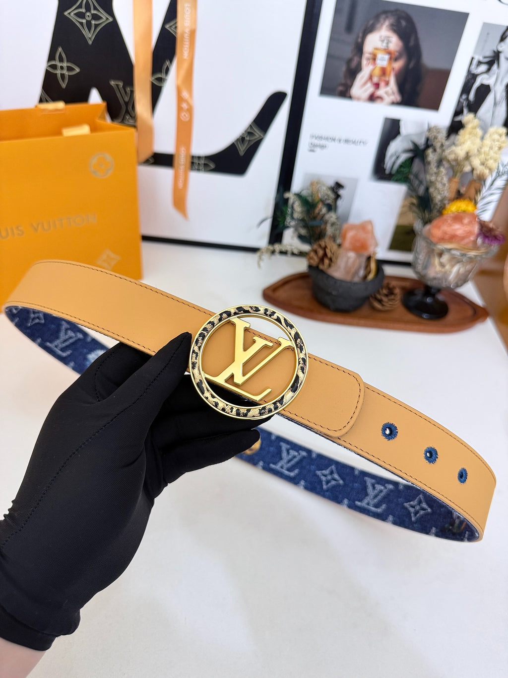 Louis Vuitton LV Circle Wild At Heart 30MM Reversible Belt Arizona Beige