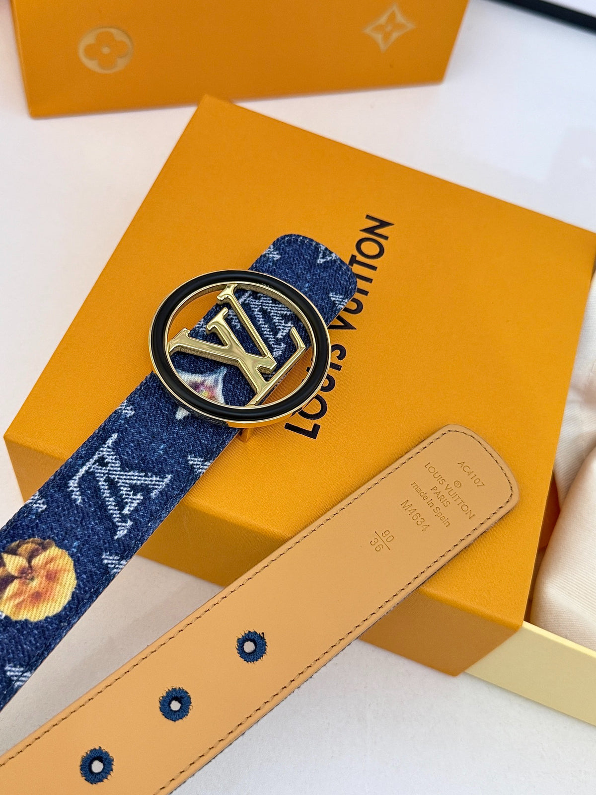 Louis Vuitton LV Circle Wild At Heart 30MM Reversible Belt Arizona Beige