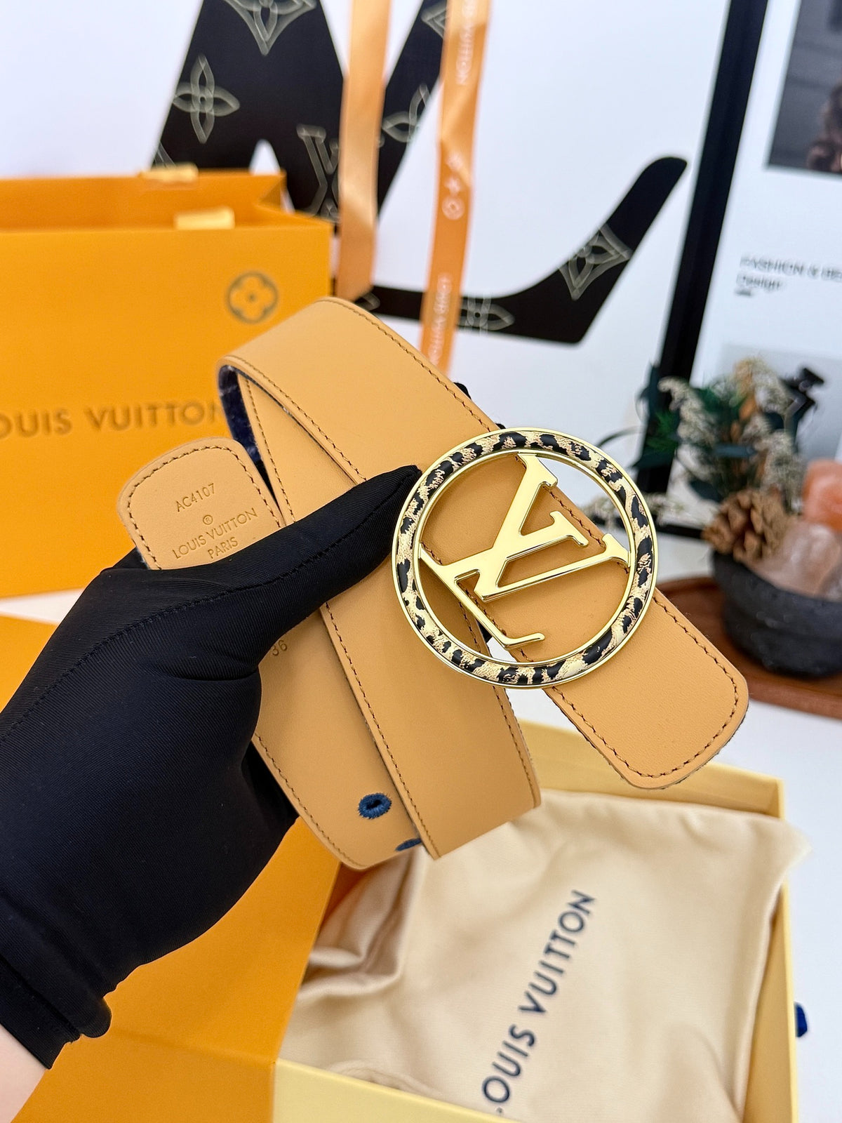 Louis Vuitton LV Circle Wild At Heart 30MM Reversible Belt Arizona Beige