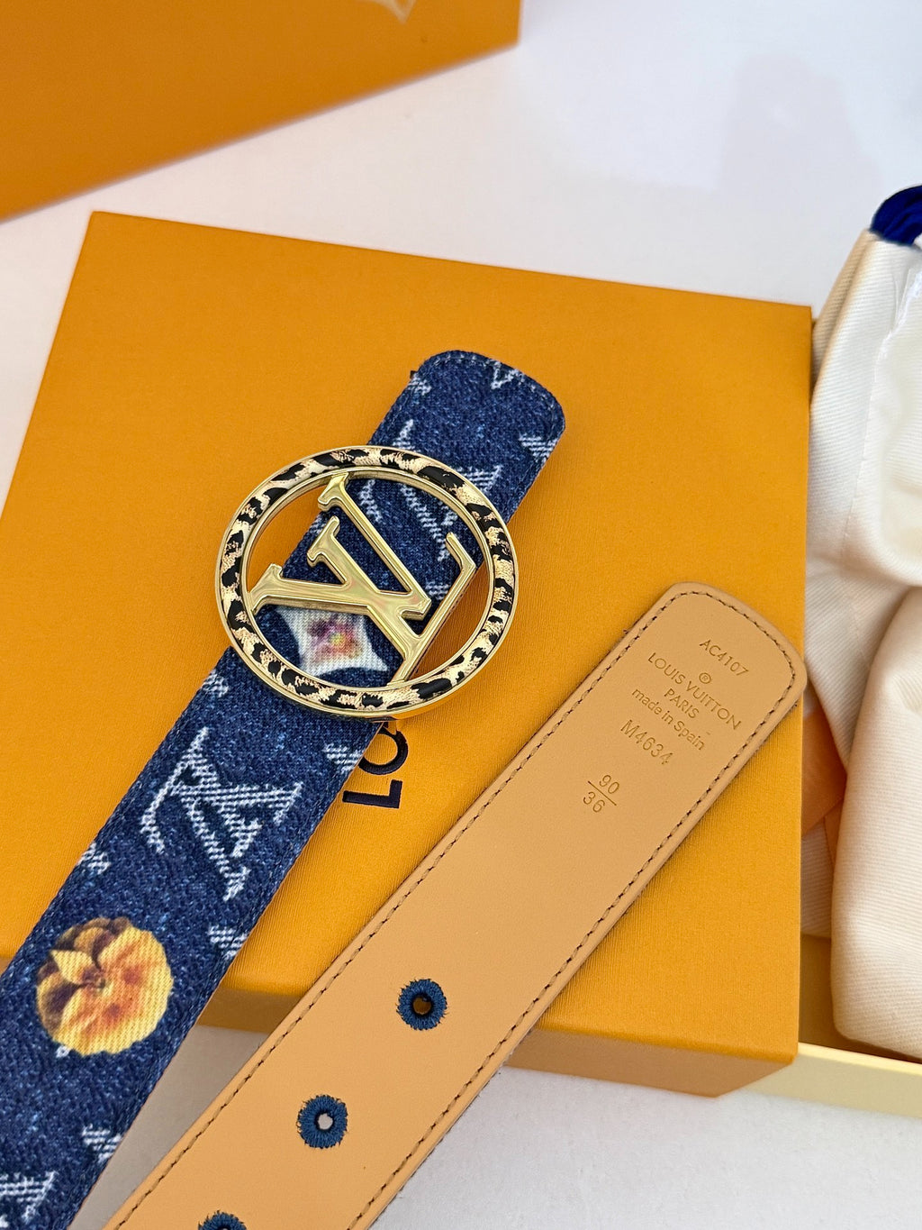 Louis Vuitton LV Circle Wild At Heart 30MM Reversible Belt Arizona Beige