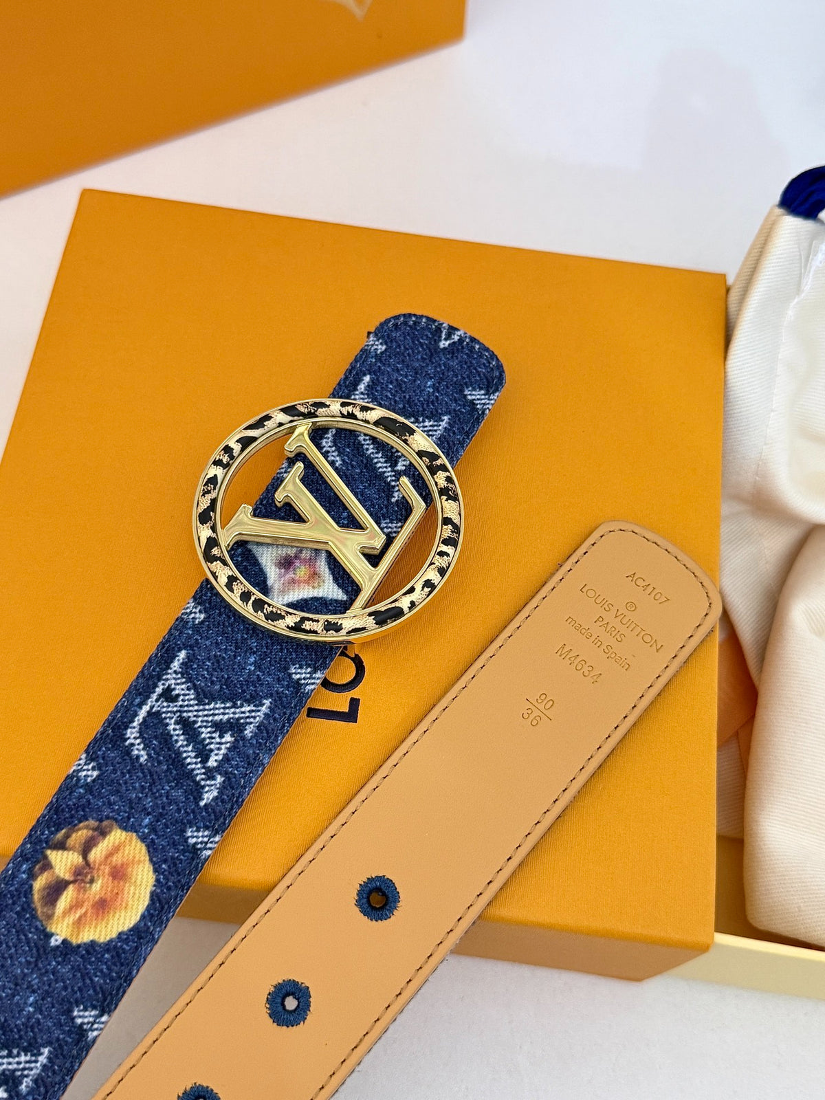 Louis Vuitton LV Circle Wild At Heart 30MM Reversible Belt Arizona Beige