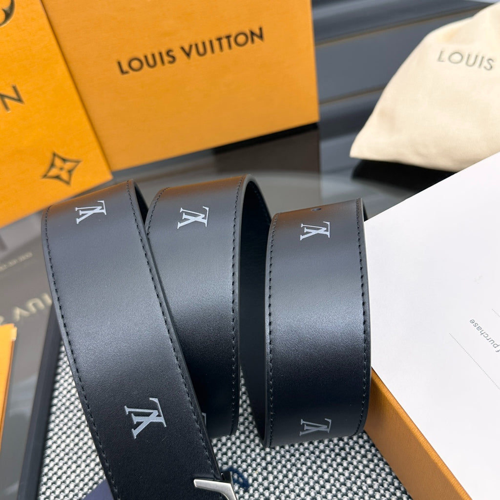 Louis Vuitton LV Initiales Blason 40MM Reversible Belt