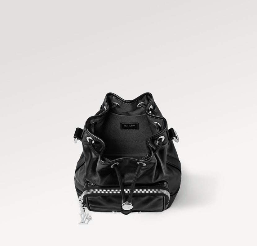 Louis Vuitton Noé Cargo Bucket Bag Glossy Calfskin Black