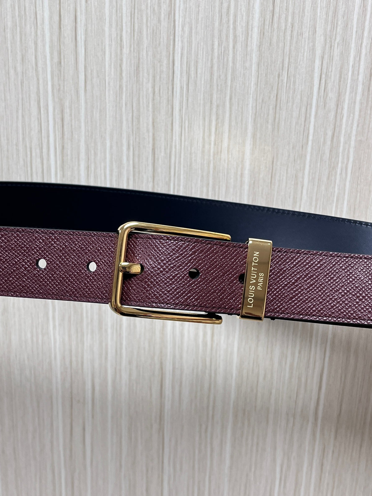 Louis Vuitton Ceinture Classique Taiga Bordeaux Gold Buckle 35mm