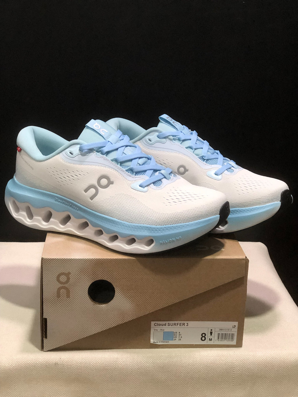 On Cloudsurfer White/Ice/Blue