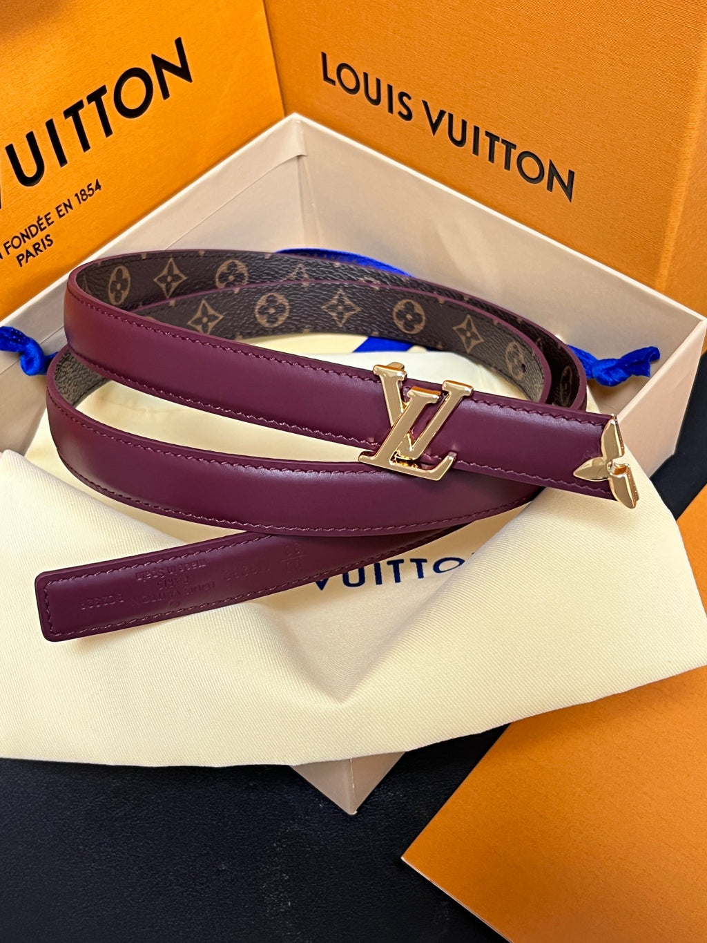 Louis Vuitton Pretty LV 20MM Reversible Belt Burgundy Monogram