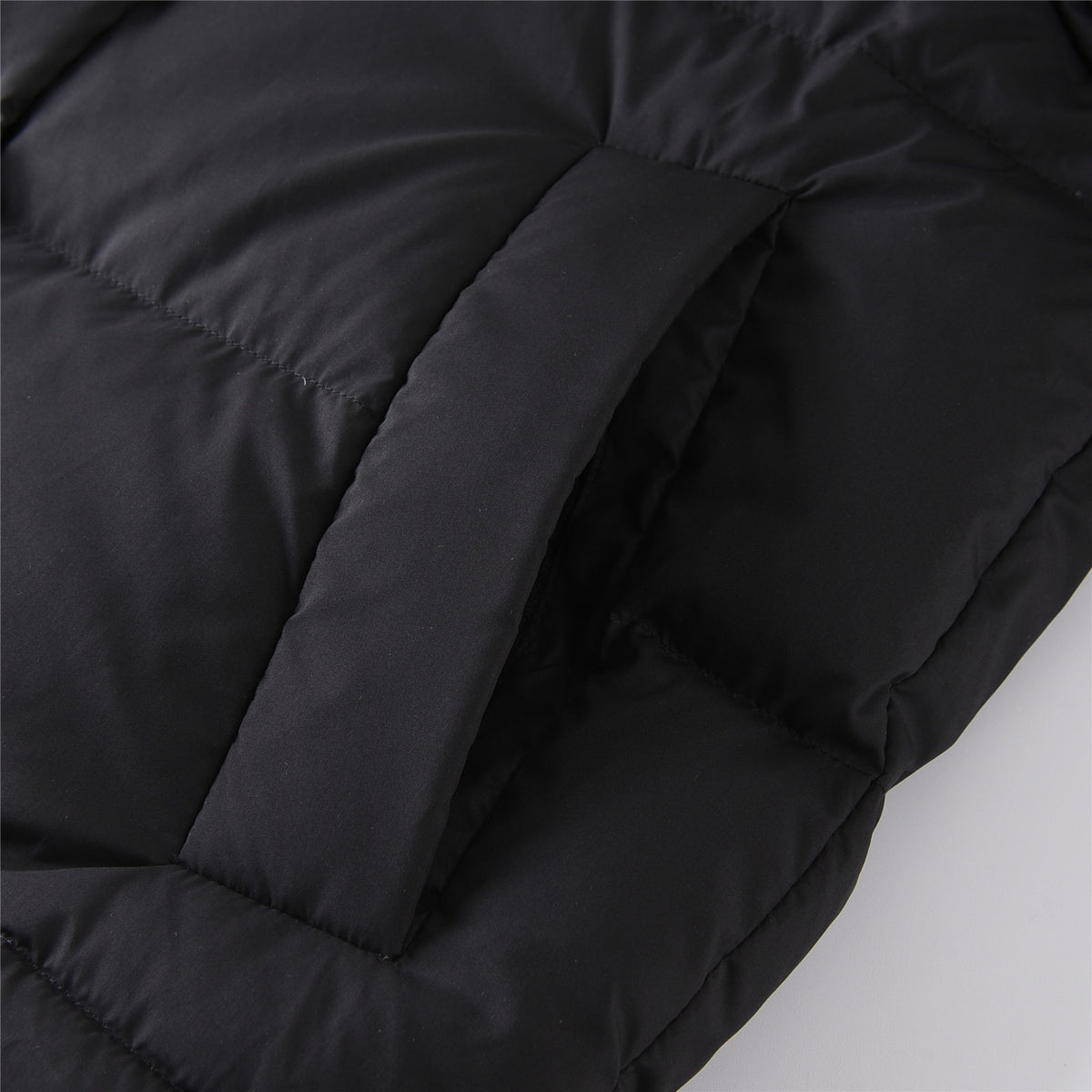 lululemon Women's Wunder Puff Water-Repellent Cropped Down Jacket in Black