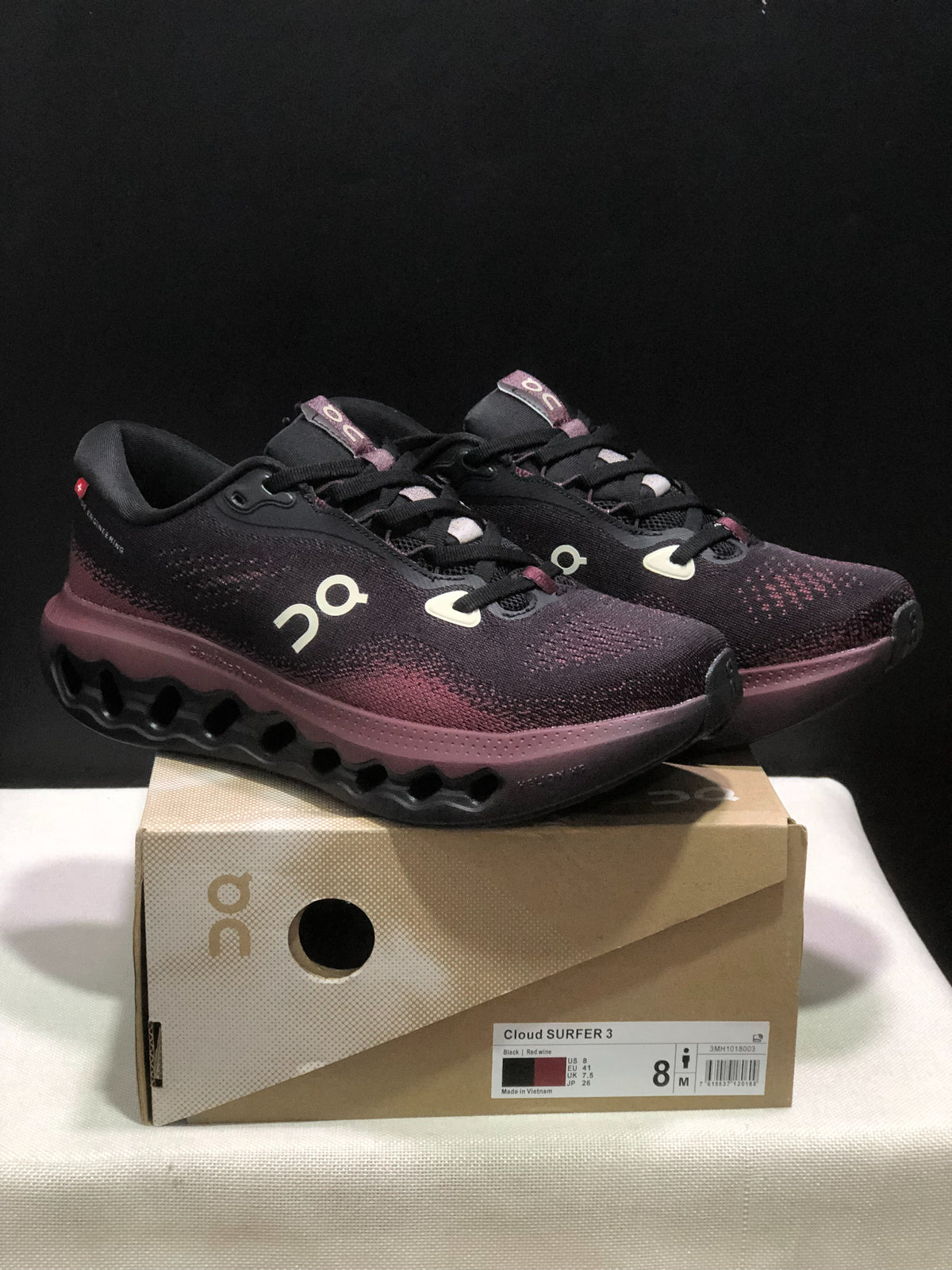 On Cloudsurfer Max Black/Burgundy