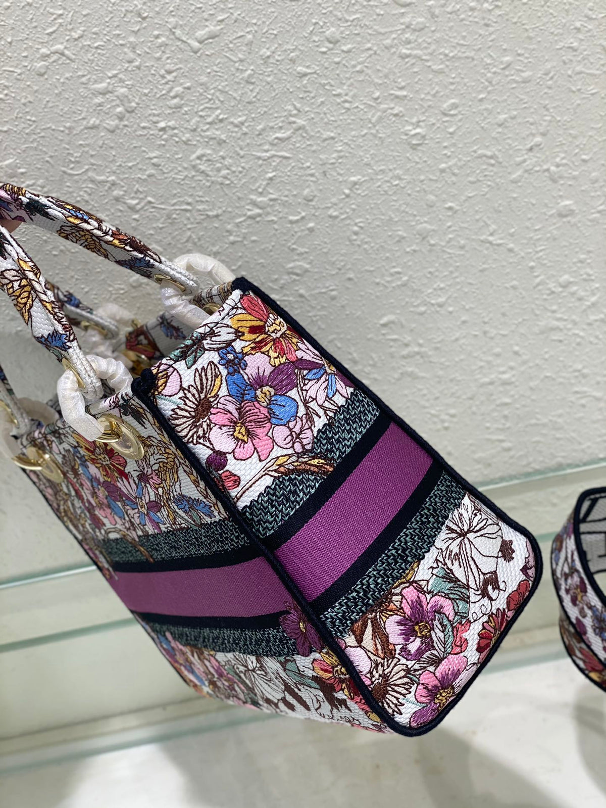 medium lay 24 purple white embroidery