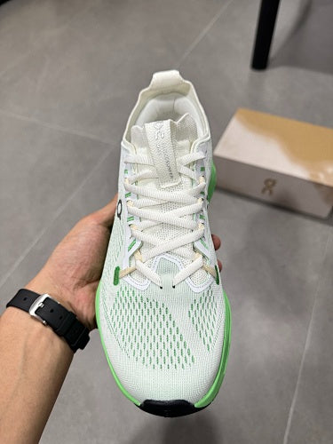 On Cloudsurfer Max Ivory / Honeydew