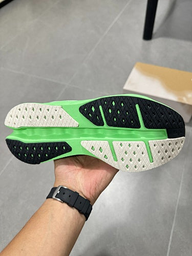 On Cloudsurfer Max Ivory / Honeydew