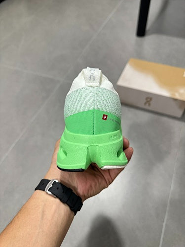 On Cloudsurfer Max Ivory / Honeydew