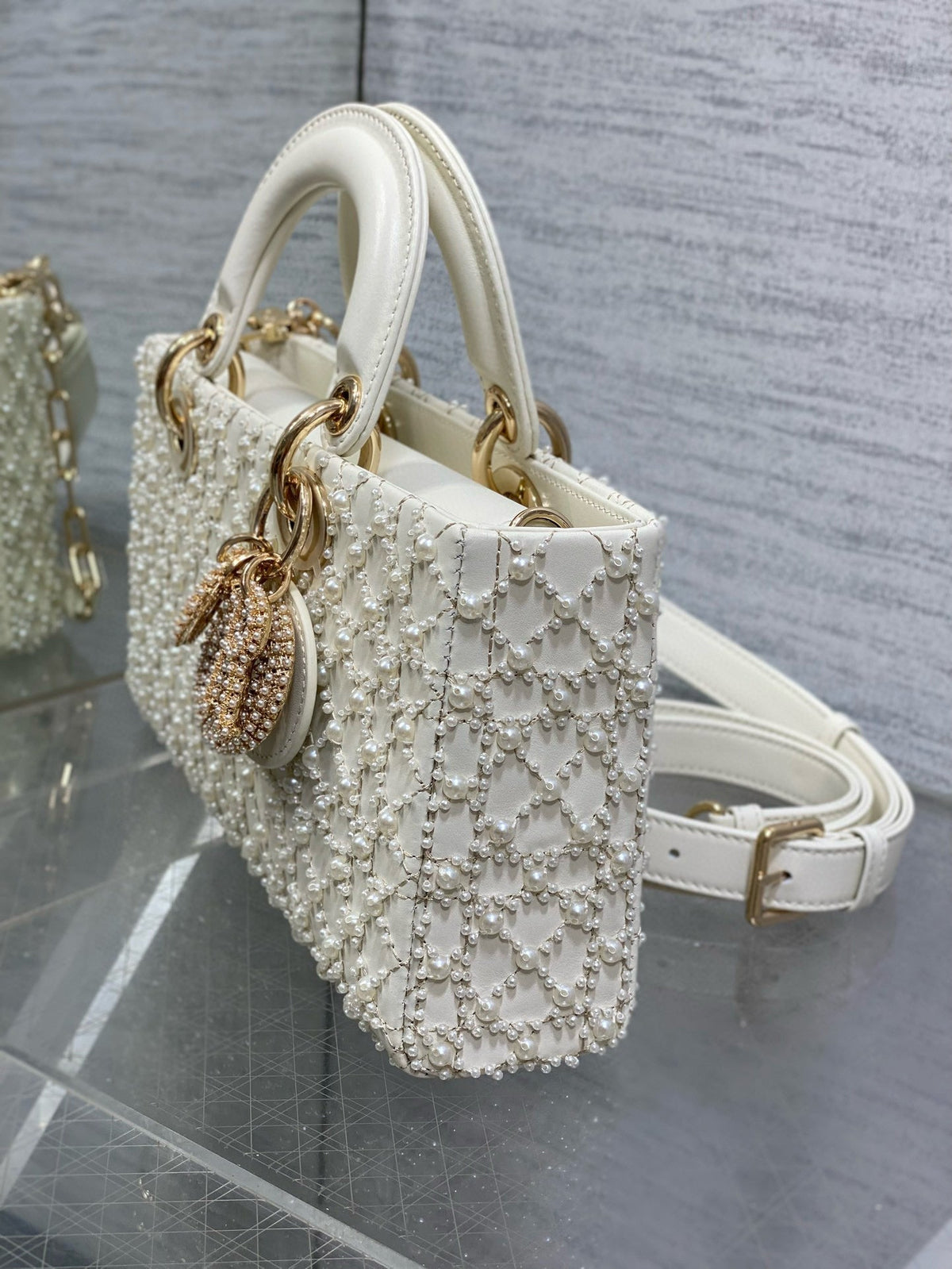 MEDIUM LADY D-JOY 26 WHITE LATTE CALFSKIN PEARL