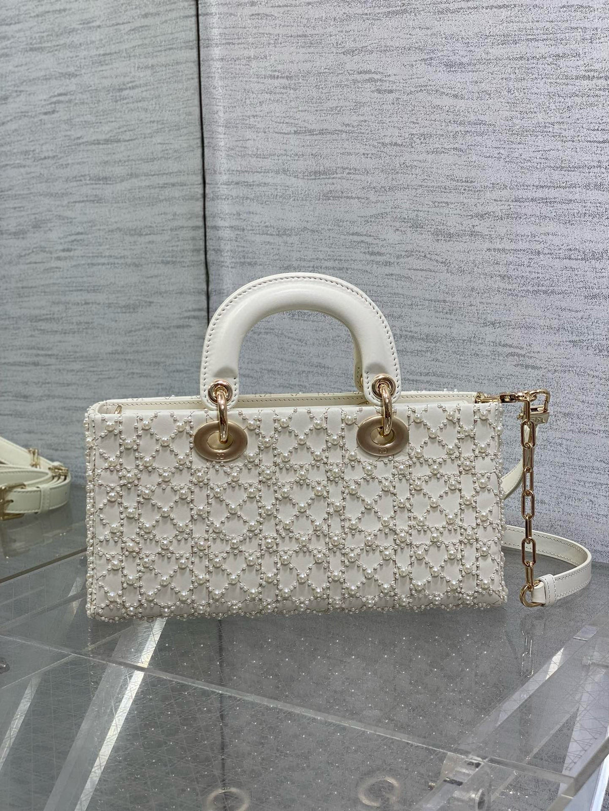 MEDIUM LADY D-JOY 26 WHITE LATTE CALFSKIN PEARL