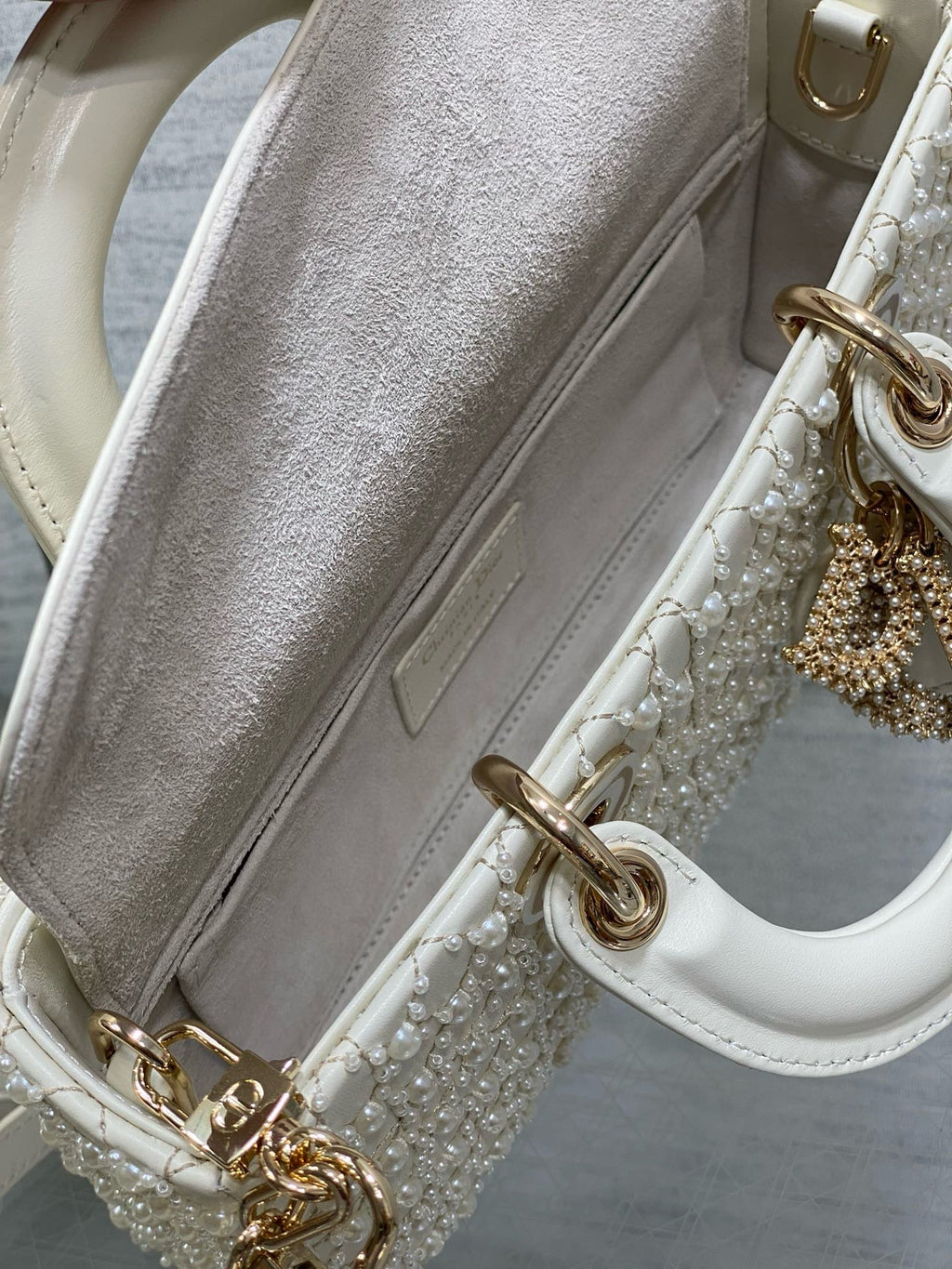 MEDIUM LADY D-JOY 26 WHITE LATTE CALFSKIN PEARL