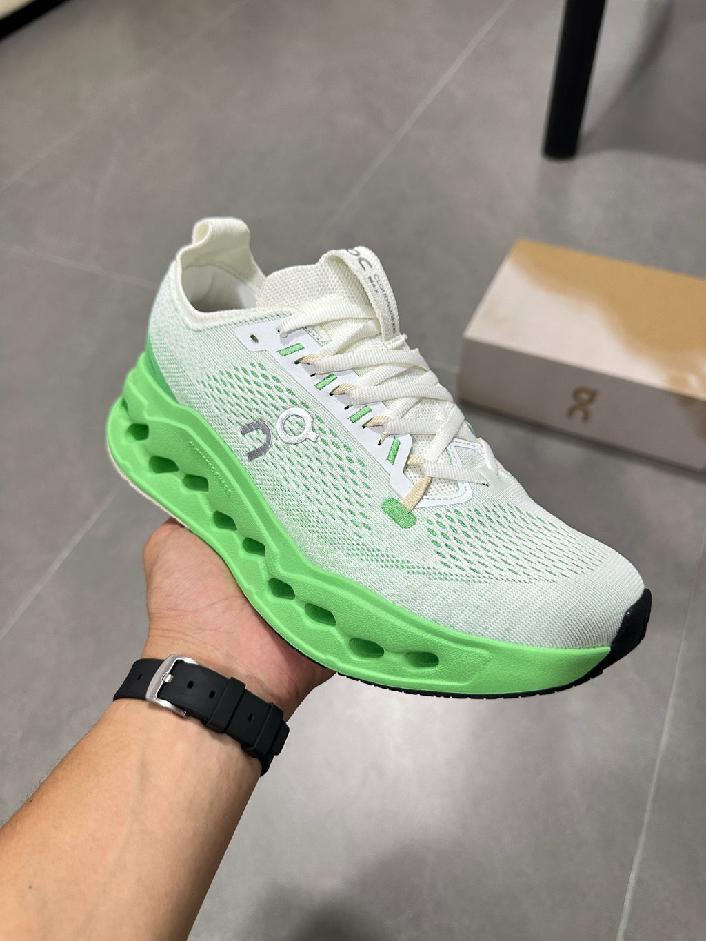 On Cloudsurfer Max Ivory / Honeydew
