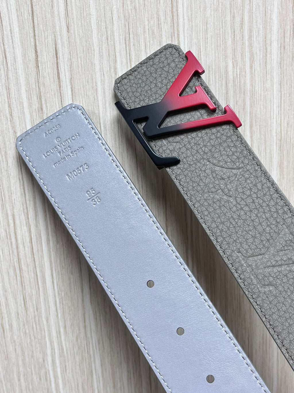 Louis Vuitton LV Initiales 40MM Reversible Belt Taurillon Monogram Grey Accent