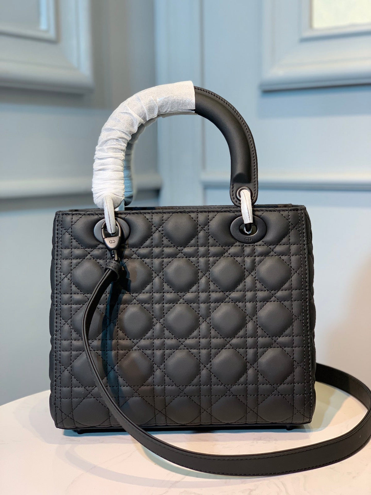 medium lady 24 black calfskin black hardware
