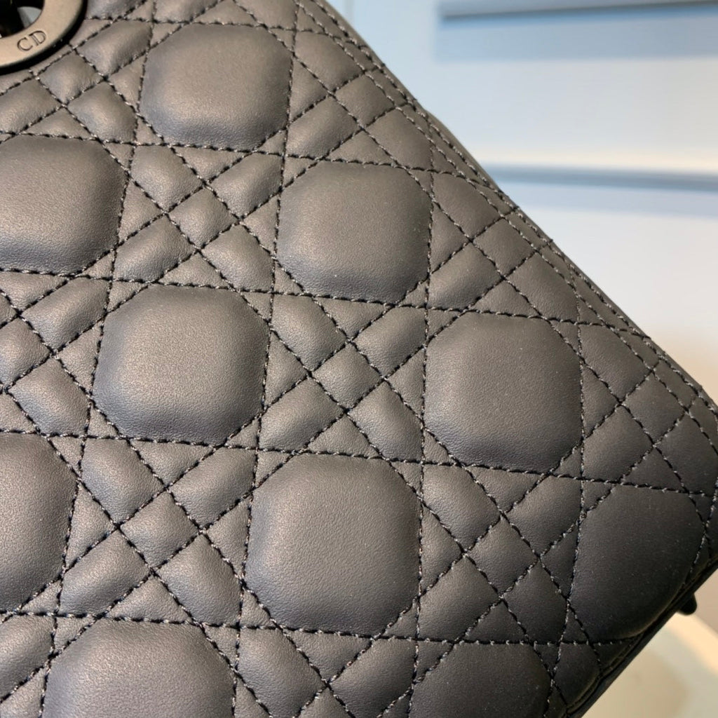 medium lady 24 black calfskin black hardware