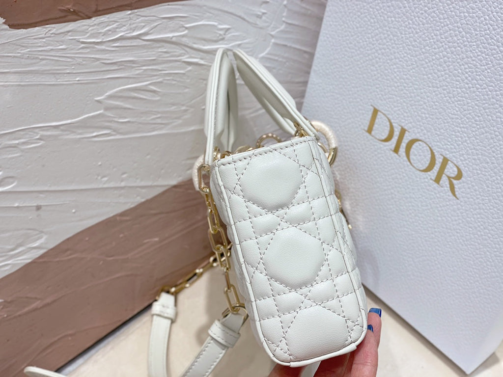 SMALL LADY D-JOY 22 WHITE SHEEPSKIN