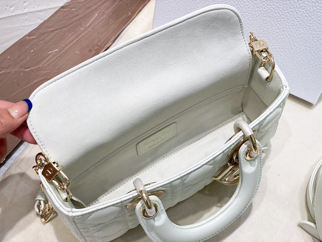 SMALL LADY D-JOY 22 WHITE SHEEPSKIN