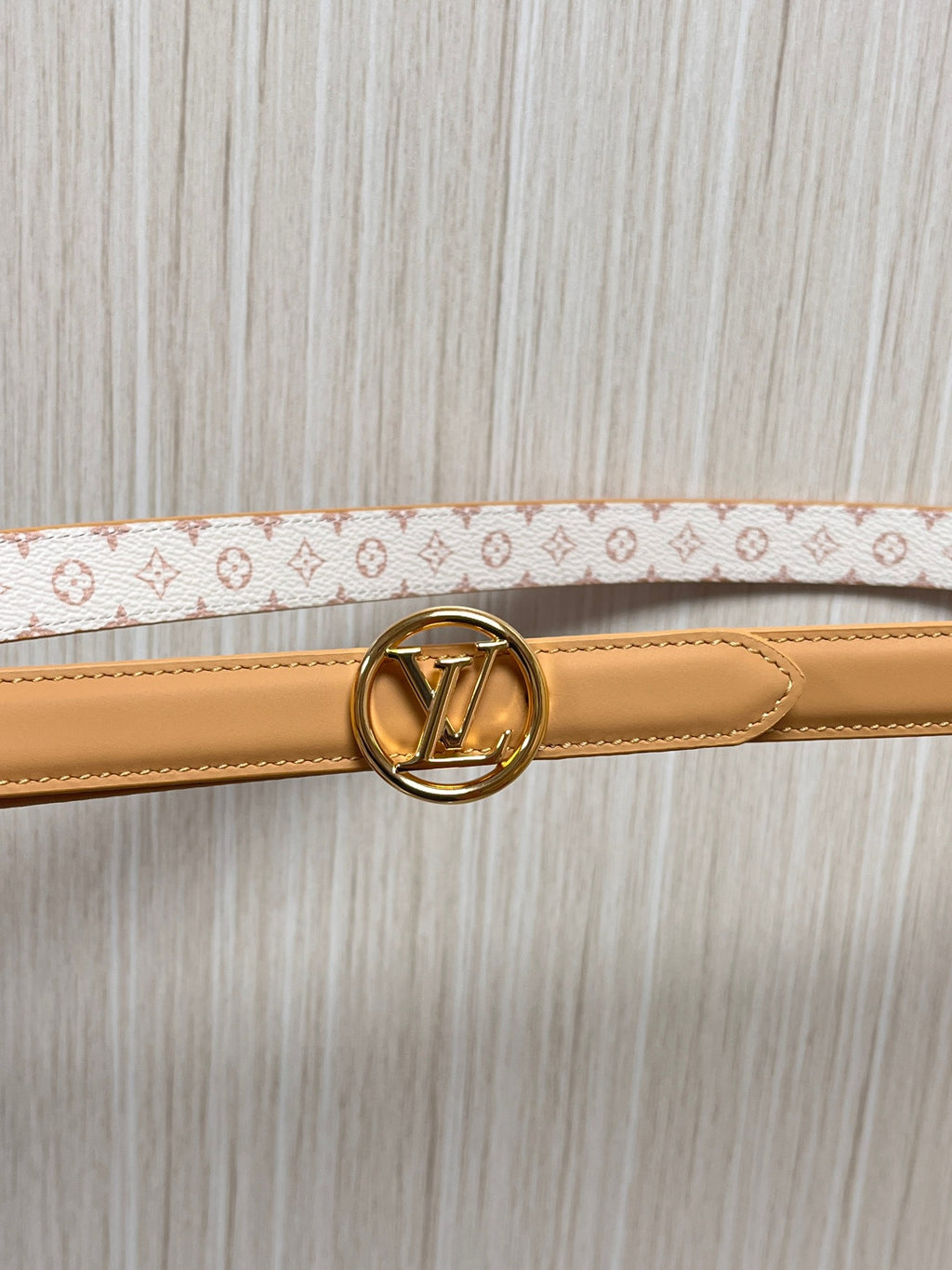 Louis Vuitton Mini LV Circle 15MM Reversible Belt White Pink