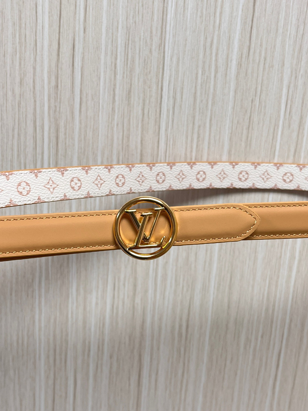 Louis Vuitton Mini LV Circle 15MM Reversible Belt White Pink