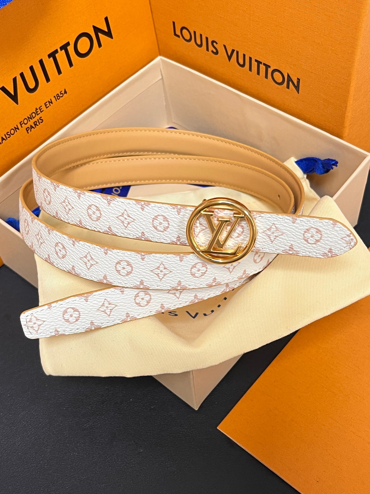 Louis Vuitton Mini LV Circle 15MM Reversible Belt White Pink
