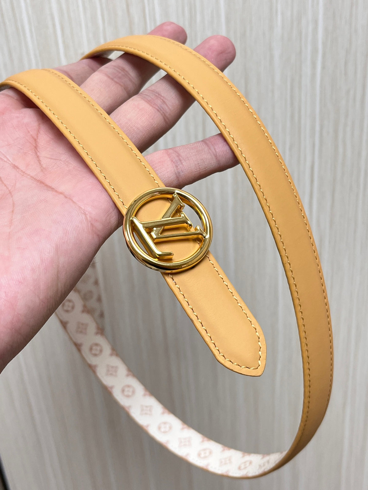 Louis Vuitton Mini LV Circle 15MM Reversible Belt White Pink