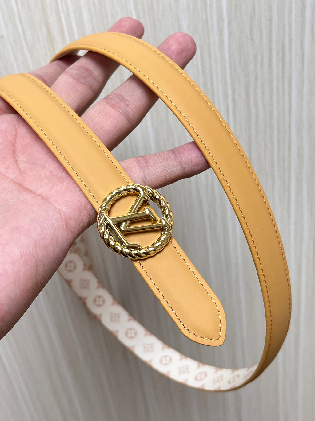 Louis Vuitton Mini LV Circle 15MM Reversible Belt White Pink