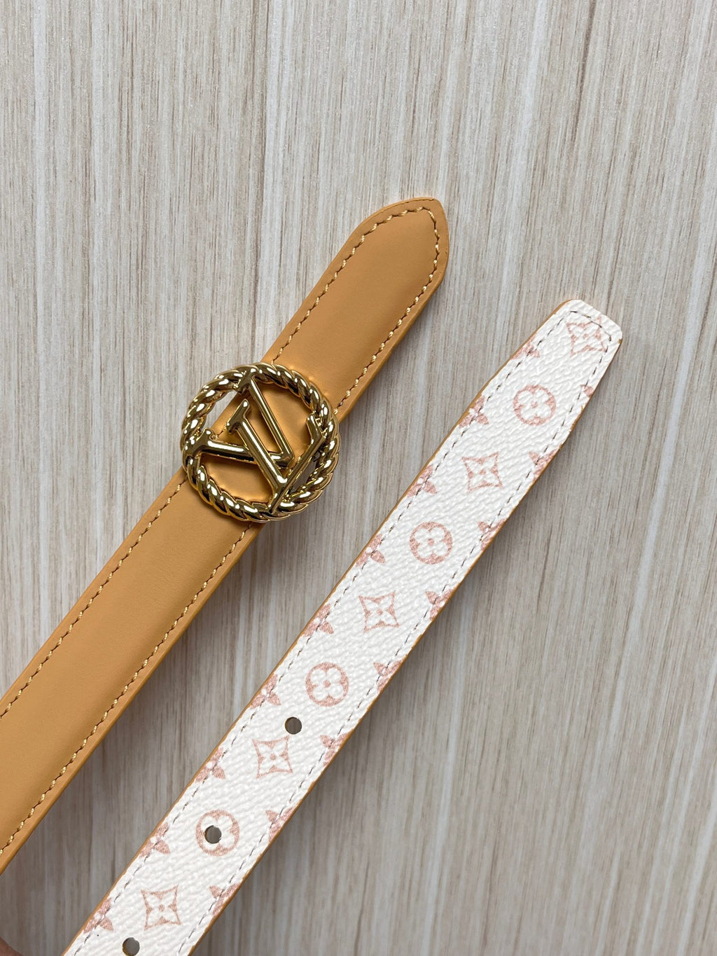 Louis Vuitton Mini LV Circle 15MM Reversible Belt White Pink