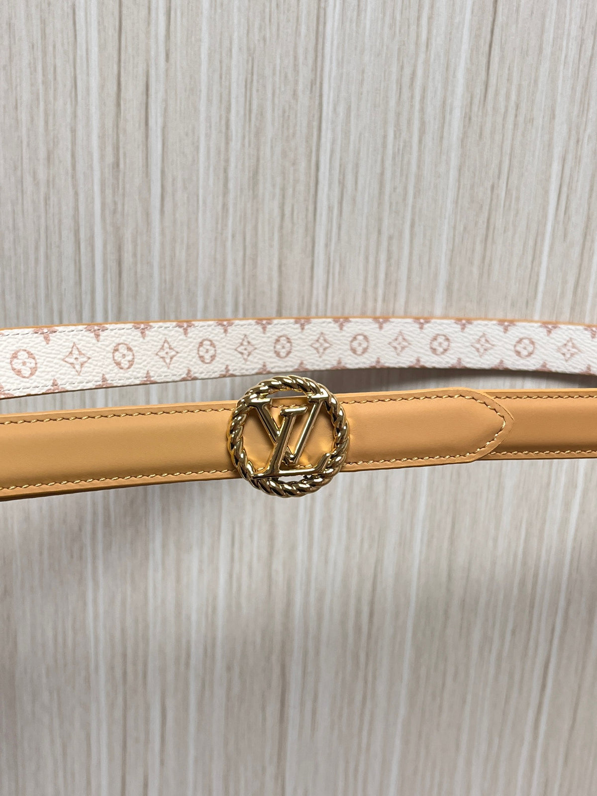 Louis Vuitton Mini LV Circle 15MM Reversible Belt White Pink