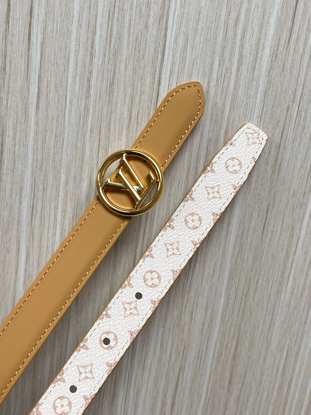 Louis Vuitton Mini LV Circle 15MM Reversible Belt White Pink