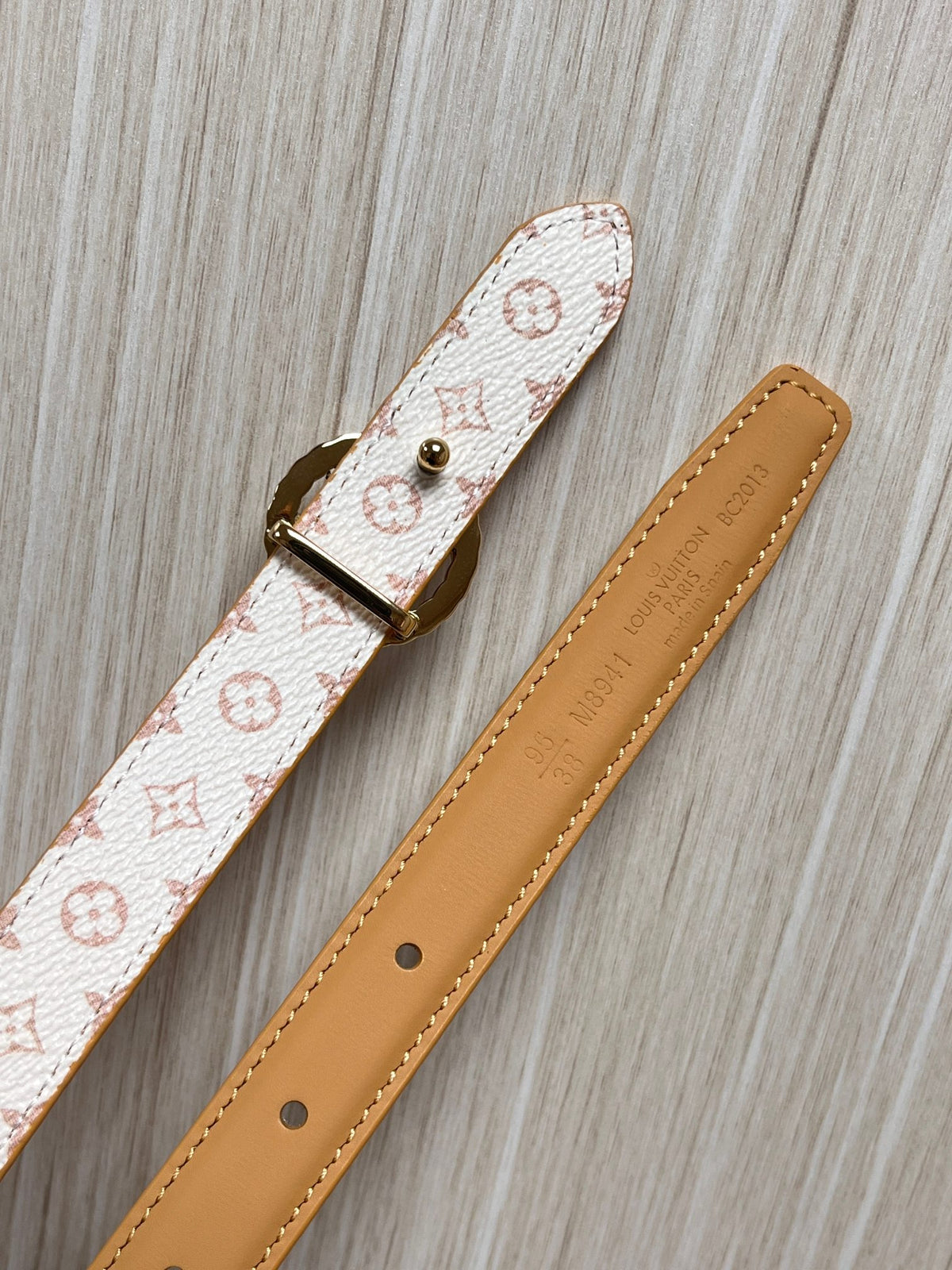 Louis Vuitton Mini LV Circle 15MM Reversible Belt White Pink