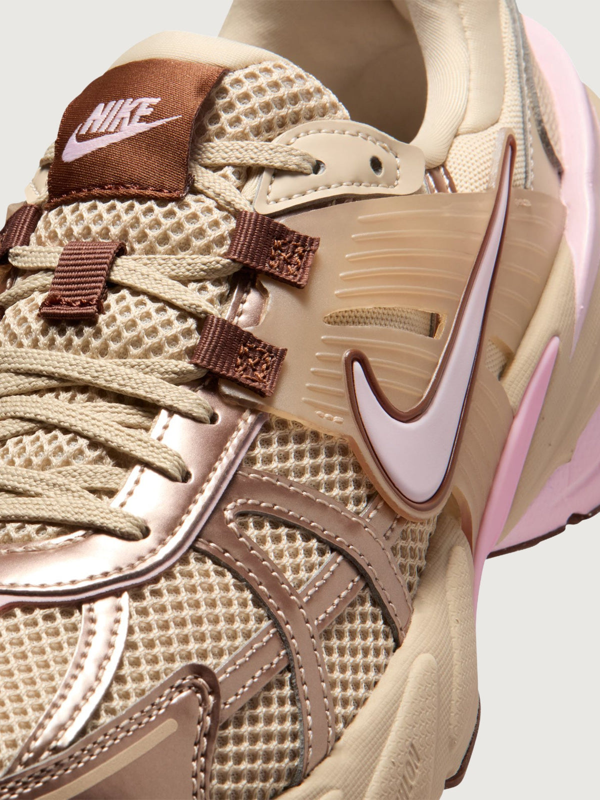 Nike V2k Run - Sanddrift/Pink Foam