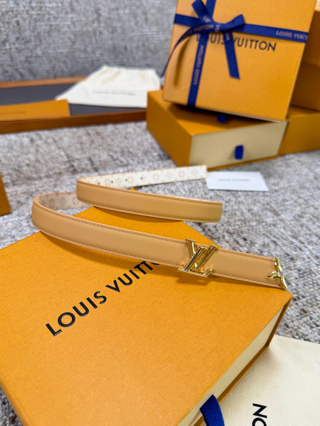 Louis Vuitton Pretty LV 20mm Reversible Belt Monogram Dune