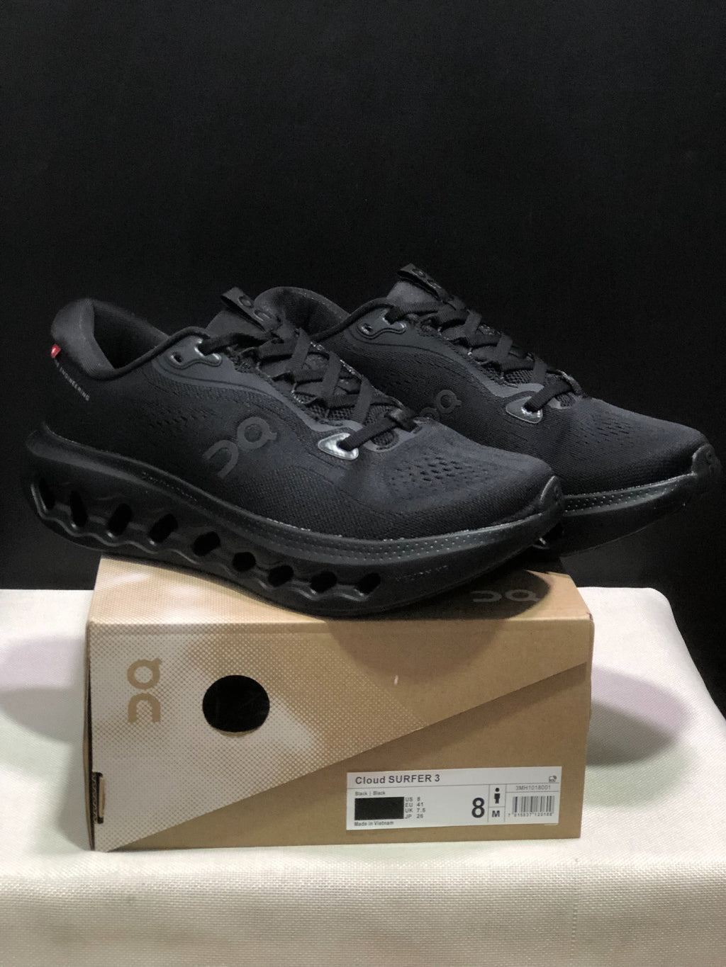 On Cloudsurfer All Black
