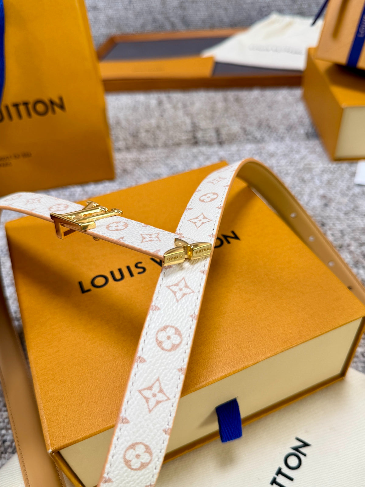 Louis Vuitton Pretty LV 20mm Reversible Belt Monogram Dune