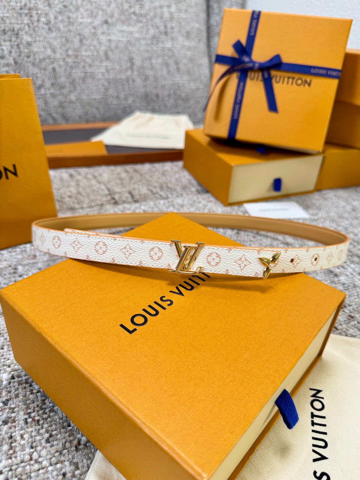 Louis Vuitton Pretty LV 20mm Reversible Belt Monogram Dune