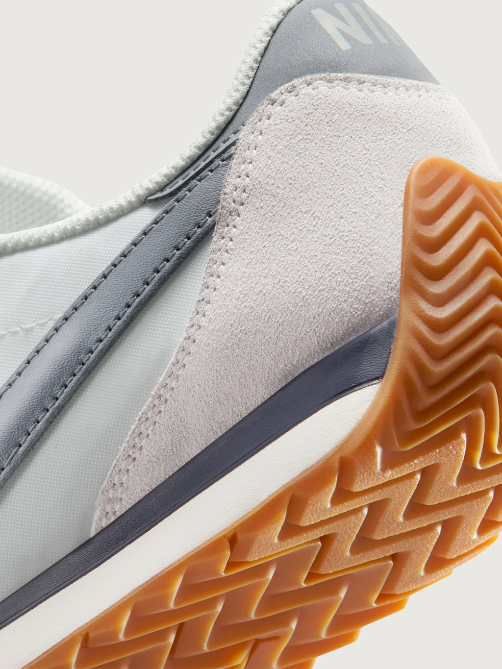 Nike Pacific - Sail/Metallic Silver Gridron Gum Lt Brown White Safety Orange