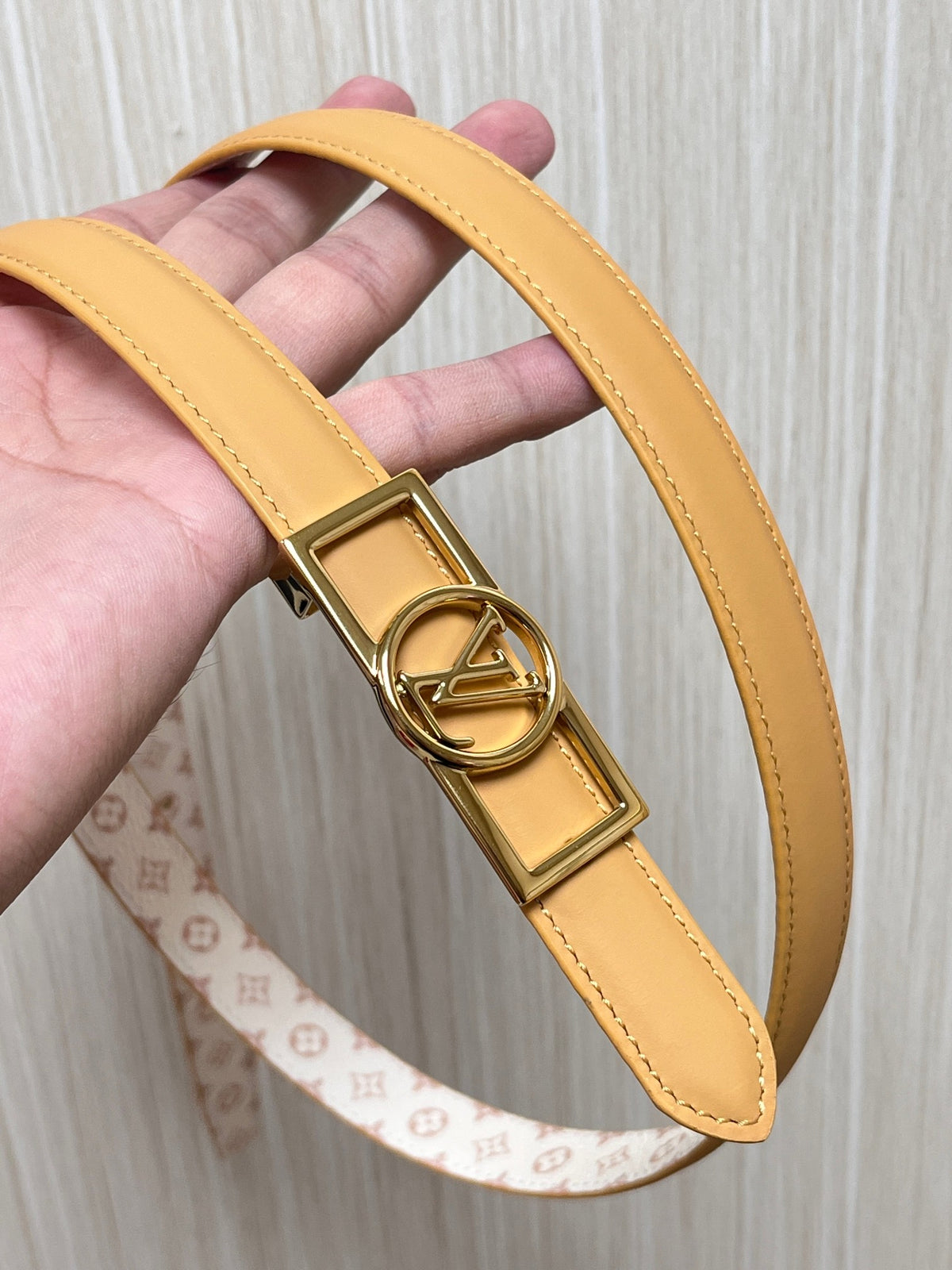 Louis Vuitton LV Circle Frame 20MM Reversible Belt White Pink