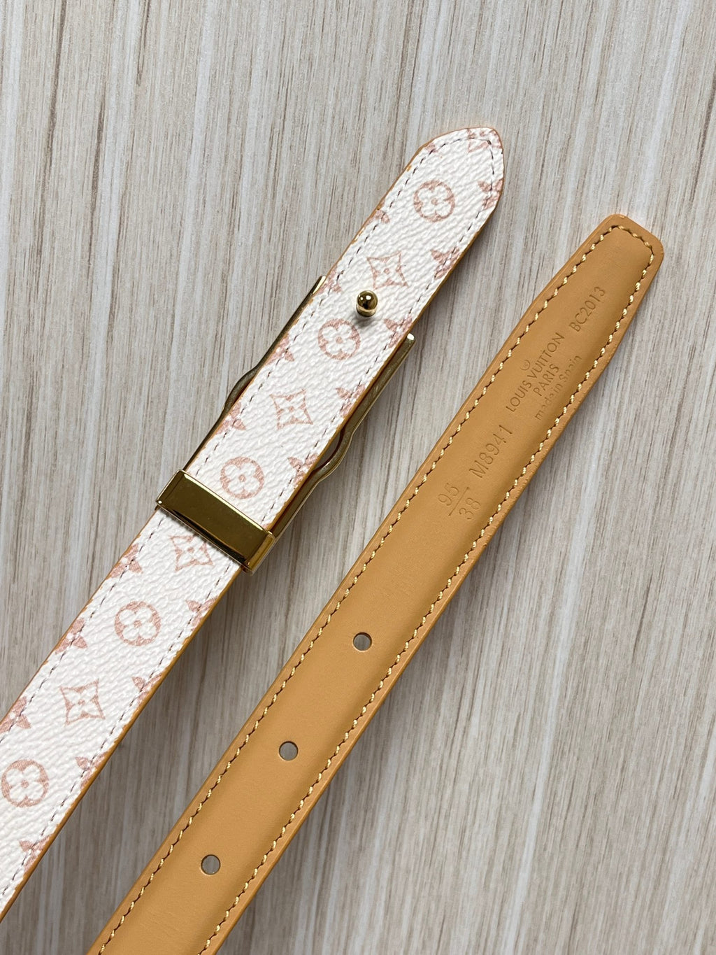 Louis Vuitton LV Circle Frame 20MM Reversible Belt White Pink