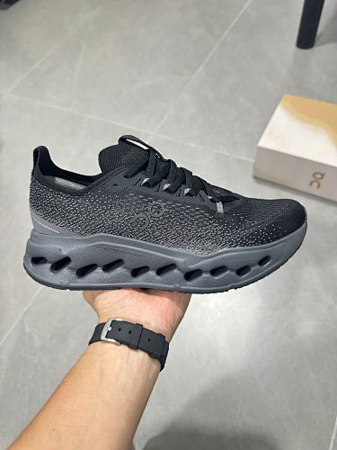 On Cloudsurfer Max Black / Eclipse